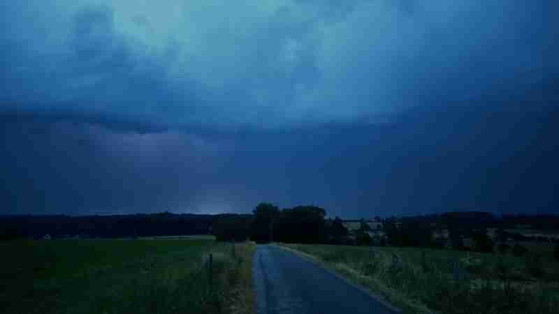 Mothership Clouds and Lightning Thunderstorms, Bavaria, June 22, 2023, Video Screenshot, tags: bayern und - Youtube